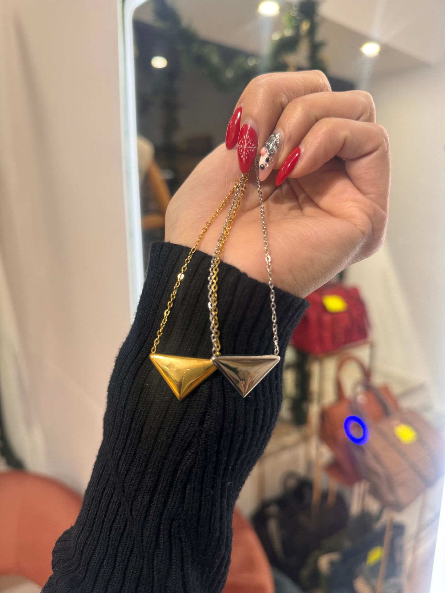 Collana Triangle